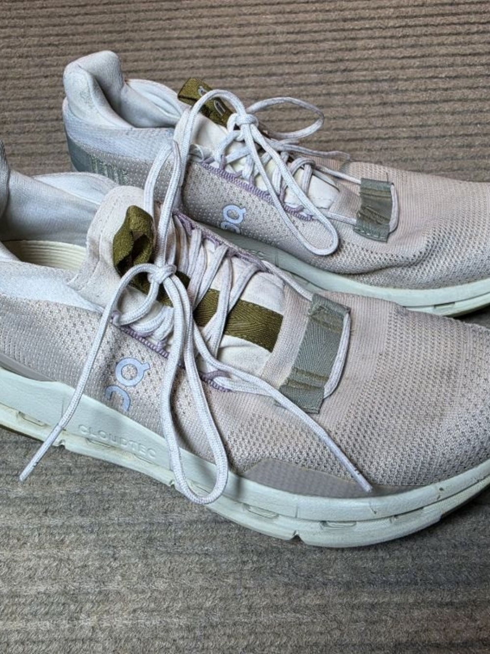 On Cloudnova Moon Aloe Running Sneakers Women's Size 9.5. GUC. Need Cleaning
